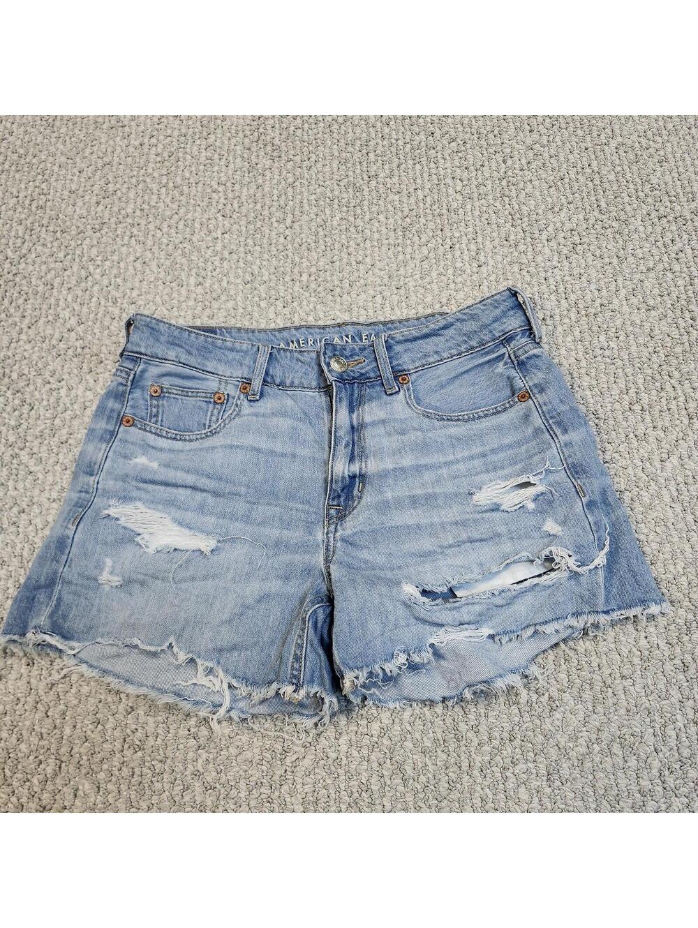 American Eagle Tomgirl Short Light Wash Distressed Denim Shorts Size 0